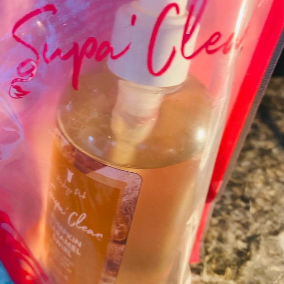 Pink Zebra handsoap - Picture 5 of 8